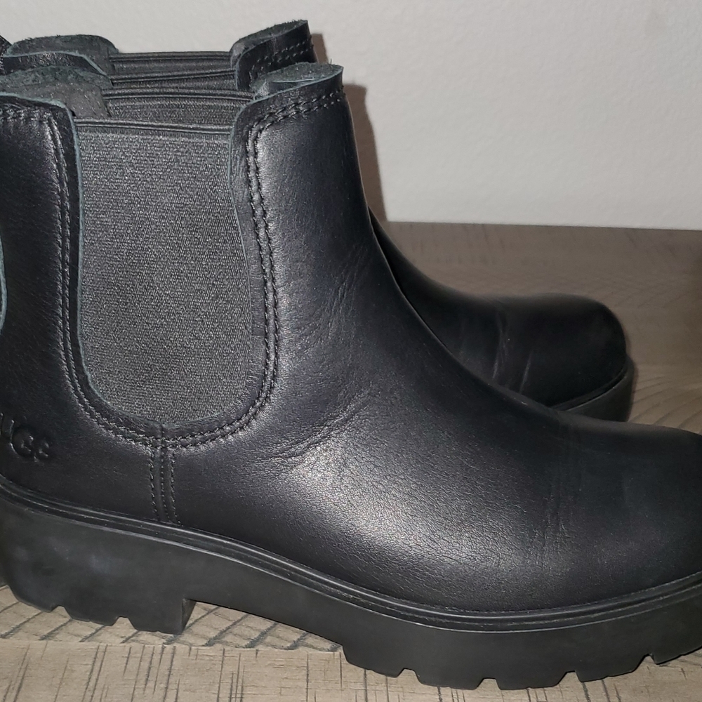 UGG Women’s 8 Markstrum Black Leather Chelsea Boot Waterproof